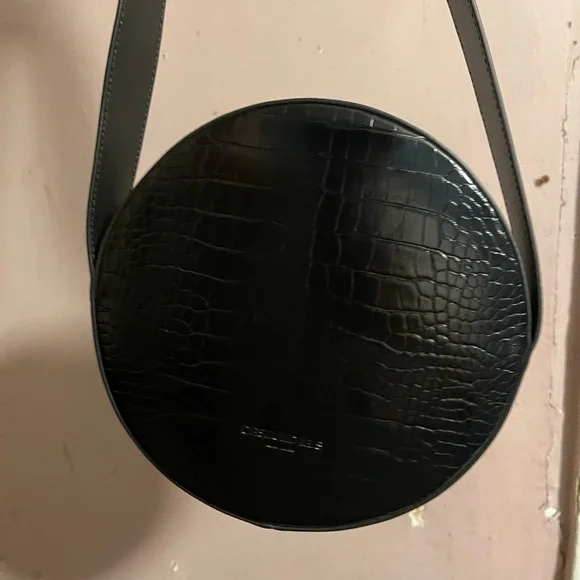 Orseund Iris Black Croc-Embossed Round Apple Leather shoulder Bag - Picture 5 of 11